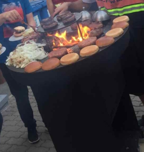 Burgerparty mit Grillplatte